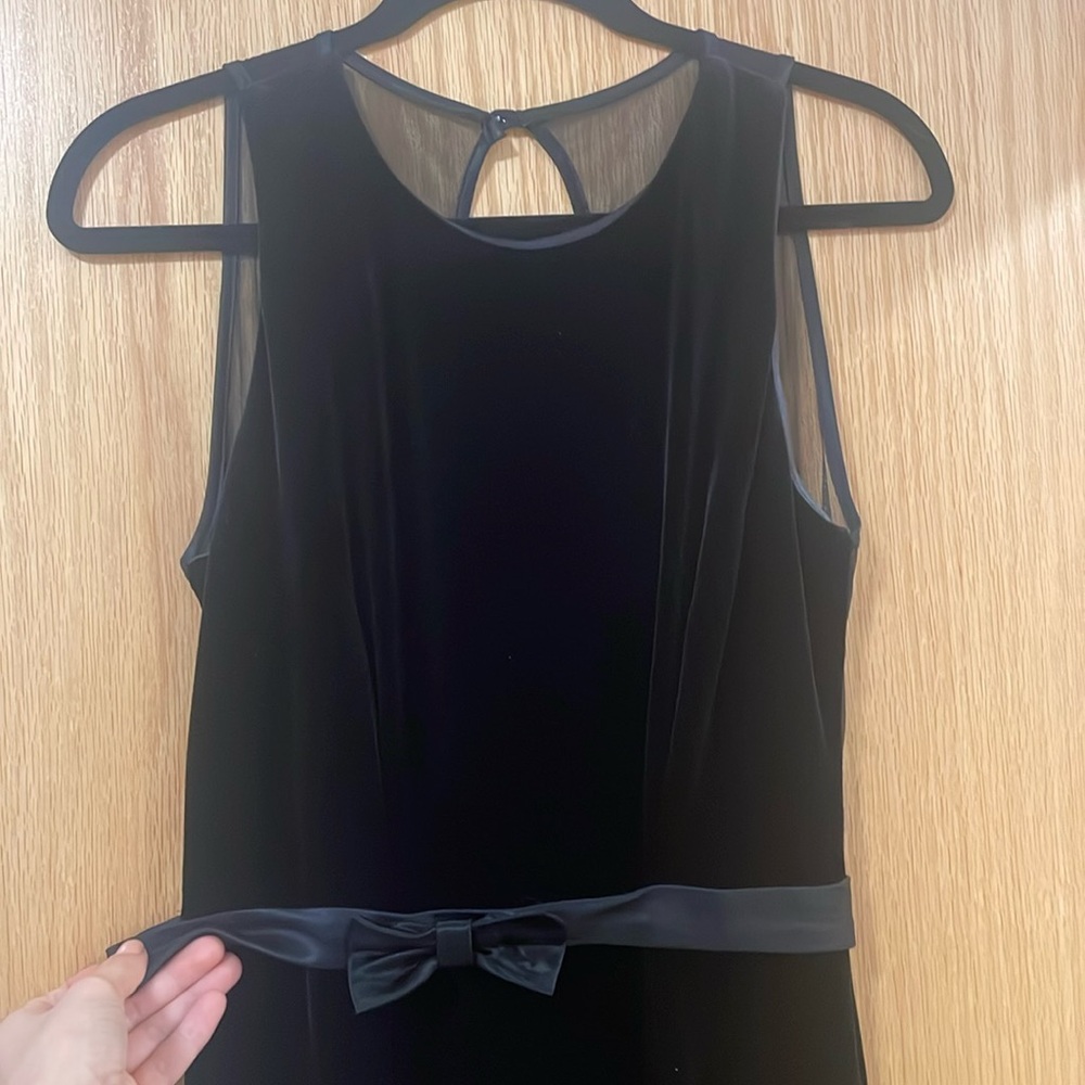 Jessica Howard - Women's Black Velvet Gown Size 12 Petite